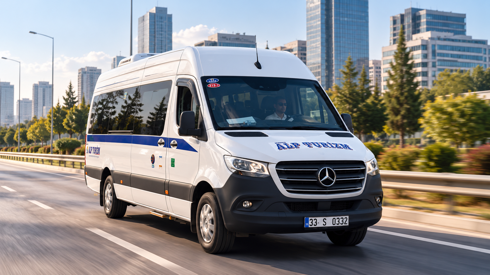 Personel taşımacılığında kullanılan Alp Turizm servis minibüsünün düzenlenmiş görseli